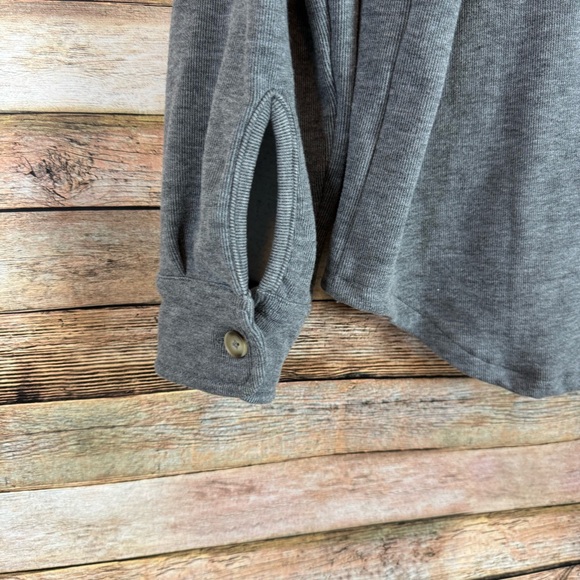 Evereve Women’s Gray Ruby Soft Brushed Button Down Shacket Top Size Medium - Picture 11 of 11
